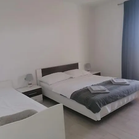 Miskovic, Turanj Apartment *